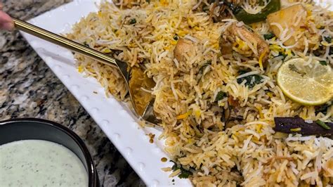 Biryani: Uma Explosão de Sabores Indianos Envoltos em um Aroma Irresistível!