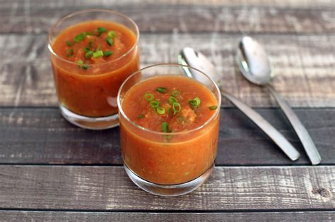  Gazpacho de Tomate: Um Refrescante Banquete de Sabores para Calmas Verões Espanhóis!