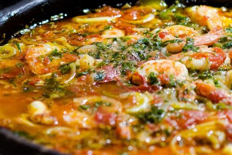 Moqueca Capixaba: Uma Sinfonia de Sabores Tropicais em um Caldo Cremoso e Envolvente!