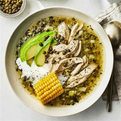  Ajiaco Bogotano: Uma sopa de frango cremosa com batatas e guiacas que te levará para as alturas culinárias da Colômbia!