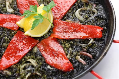 Arroz Negro com Molhos Deliciosos e Texturas Irresistíveis!