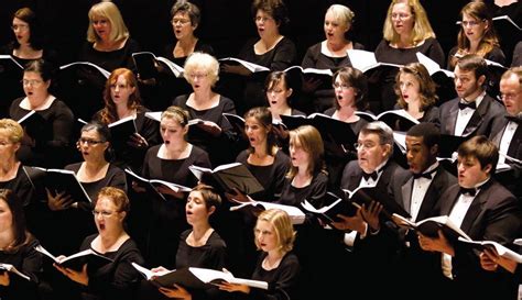 Chorus Definition in Music: A Symphony of Voices and Instruments