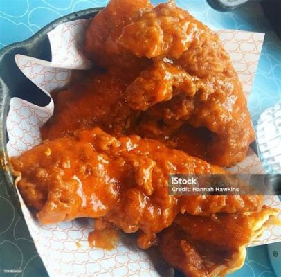  Frango Frito de Jinan: Uma Sinfonia Crocante e Picante que Faz dançar suas Papilas Gustativas!