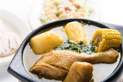  Sancocho de Gallina: Uma Sinfonia de Sabores em um Caldo Aconchegante e Nutritivo!