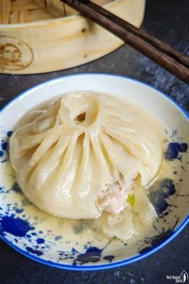  Xiao Long Bao: Descubra a Explosão de Sabor da Sopa dentro de um Bolinho Assado ao Vapor!