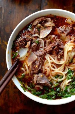  Noodles de Xuchang com Caldo de Carne e um Toque Picante: Uma Jornada Saborosa Através da Tradição Chinesa!